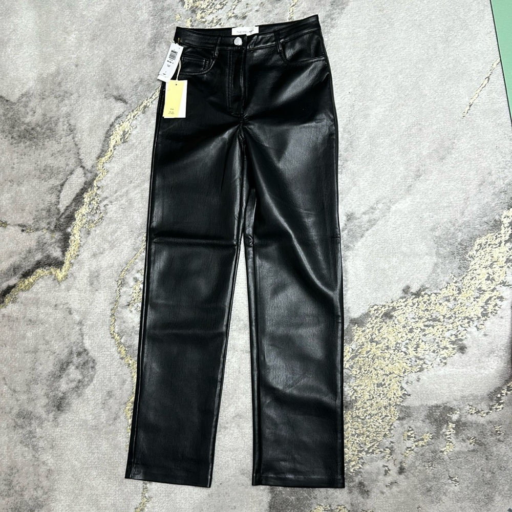 New with tag leather pants. Bought from Aritzia